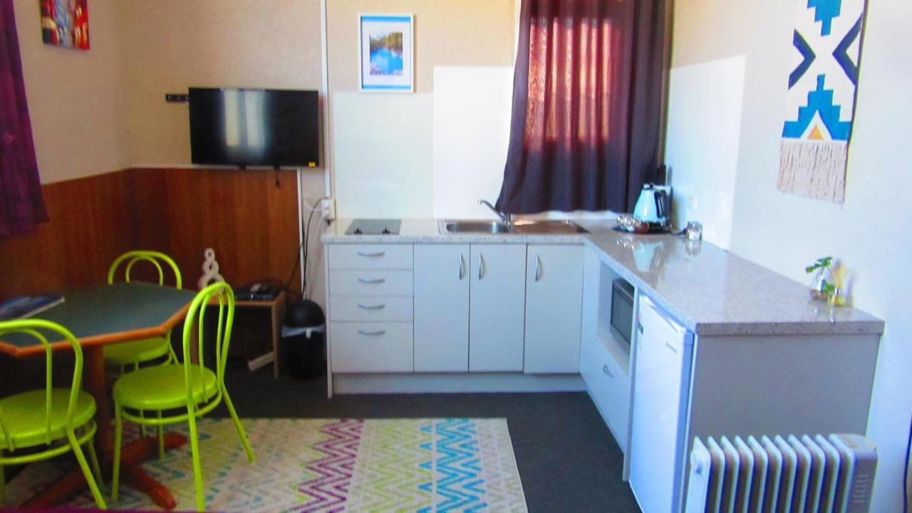 Mountain Jade Backpackers,Private Rooms & Studios โฮกิทิกา ภายนอก รูปภาพ